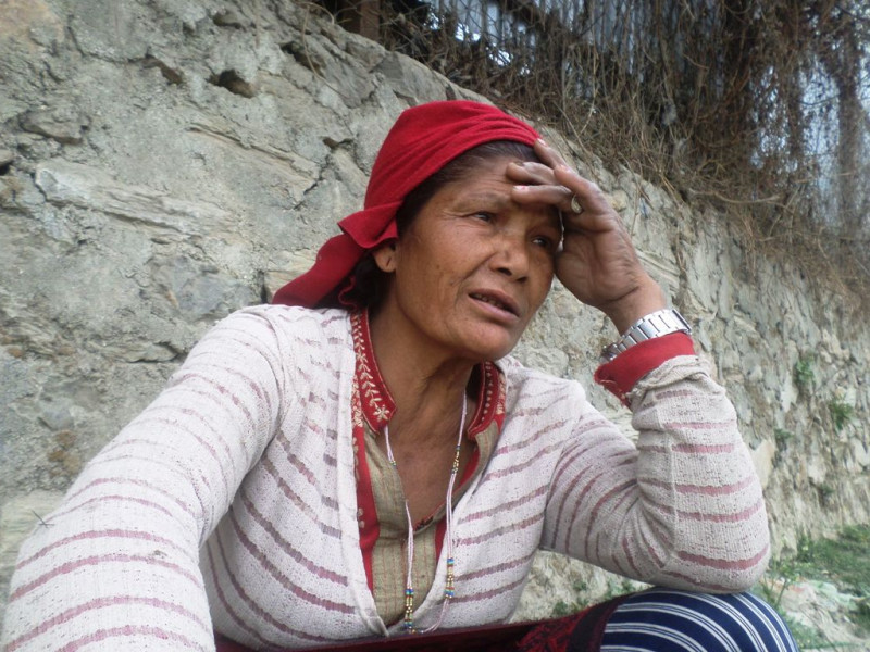 दिवसले नछोएका महिला : जो हरदिन आँसुसँगै बगाउँछन् बागमतीमा पसिना 